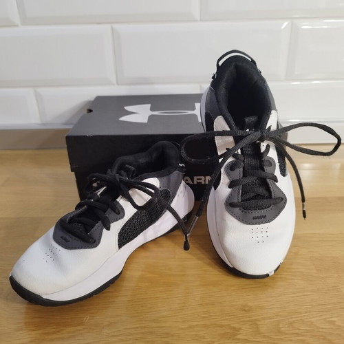 Under Armour basketball shoes kids size 32, black and white