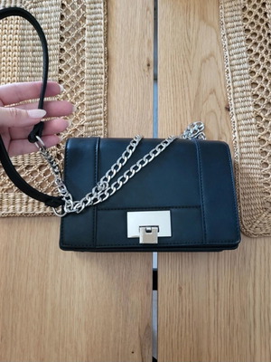 Stradivarius crossbody bag like new, black