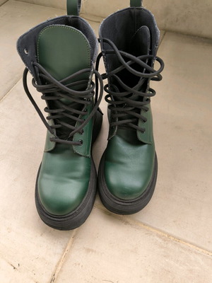 Alohas green boots like new