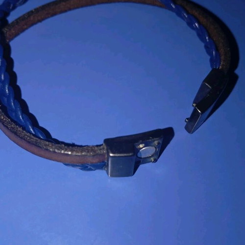Men's leather bracelet new with magnetic clasp blue and brown