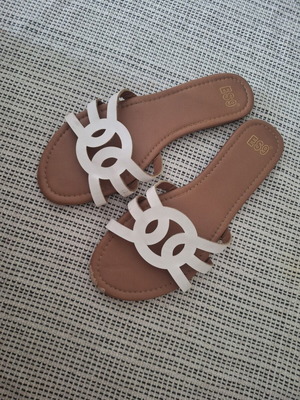 Flat sandals size 40 used, white