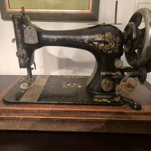 Singer Antique Hand Crank Sewing Machine Used With Wooden Base