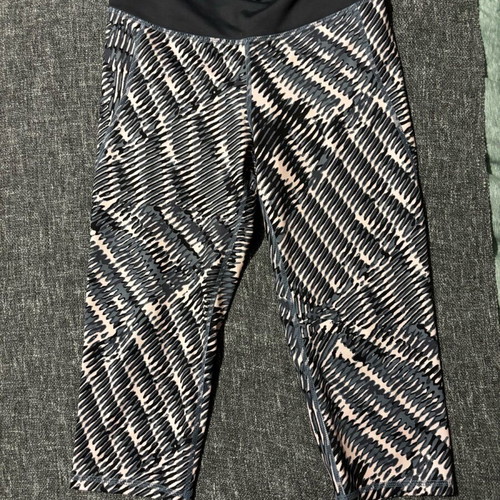 H&M 3/4 Gym Leggings Grey Pink Like New