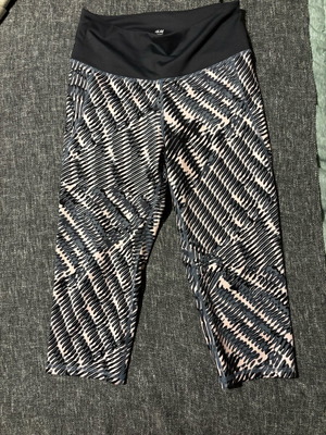 H&M 3/4 Gym Leggings Grey Pink Like New