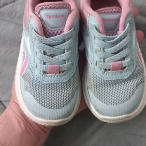 Reebok athletic shoes like new, size 21