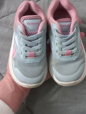Reebok athletic shoes like new, size 21