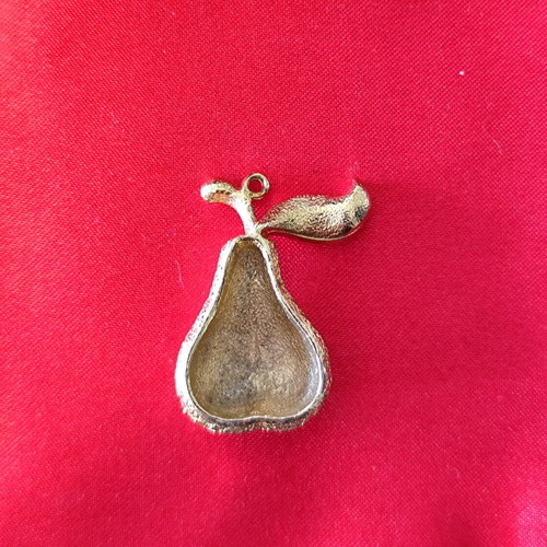 Vintage pendant gold pear shaped like new without chain