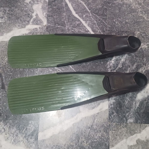 Freediving fins size 40-42, slightly used