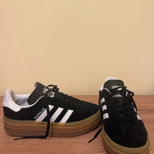 Adidas Gazelle women's sneaker like new in black