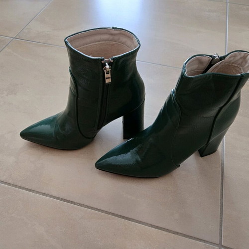 Green patent leather ankle boots like new, size 38