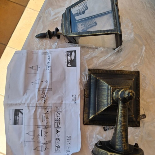 Newport Brilliant outdoor lamp, metal with bronze aged paint