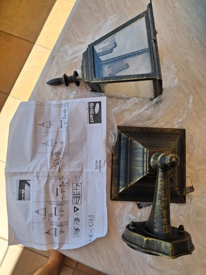 Newport Brilliant outdoor lamp, metal with bronze aged paint