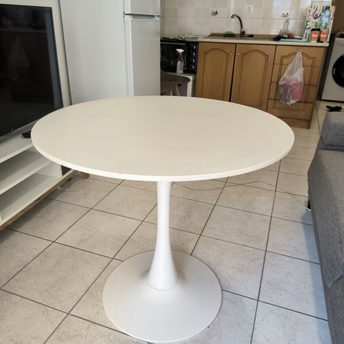 Round table like new, 80 cm perimeter, 72 cm height