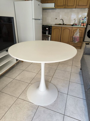 Round table like new, 80 cm perimeter, 72 cm height