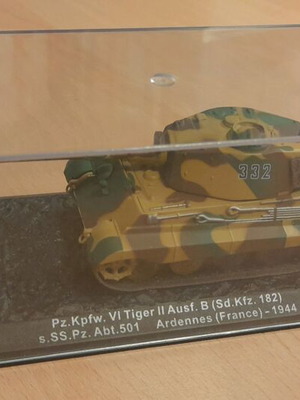 Tank in plexiglass case new