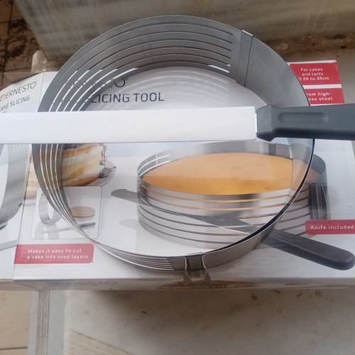 Ernesto Cake Slicing Tool adjustable 24-33cm with knife