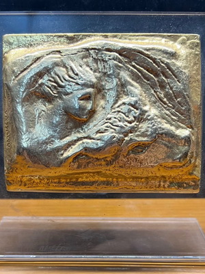 Plexiglass sculpture signed Vassalos like new