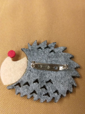 Hedgehog pin gray