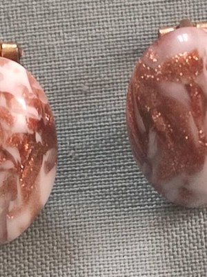 Vintage clip earrings pink–white marbled used