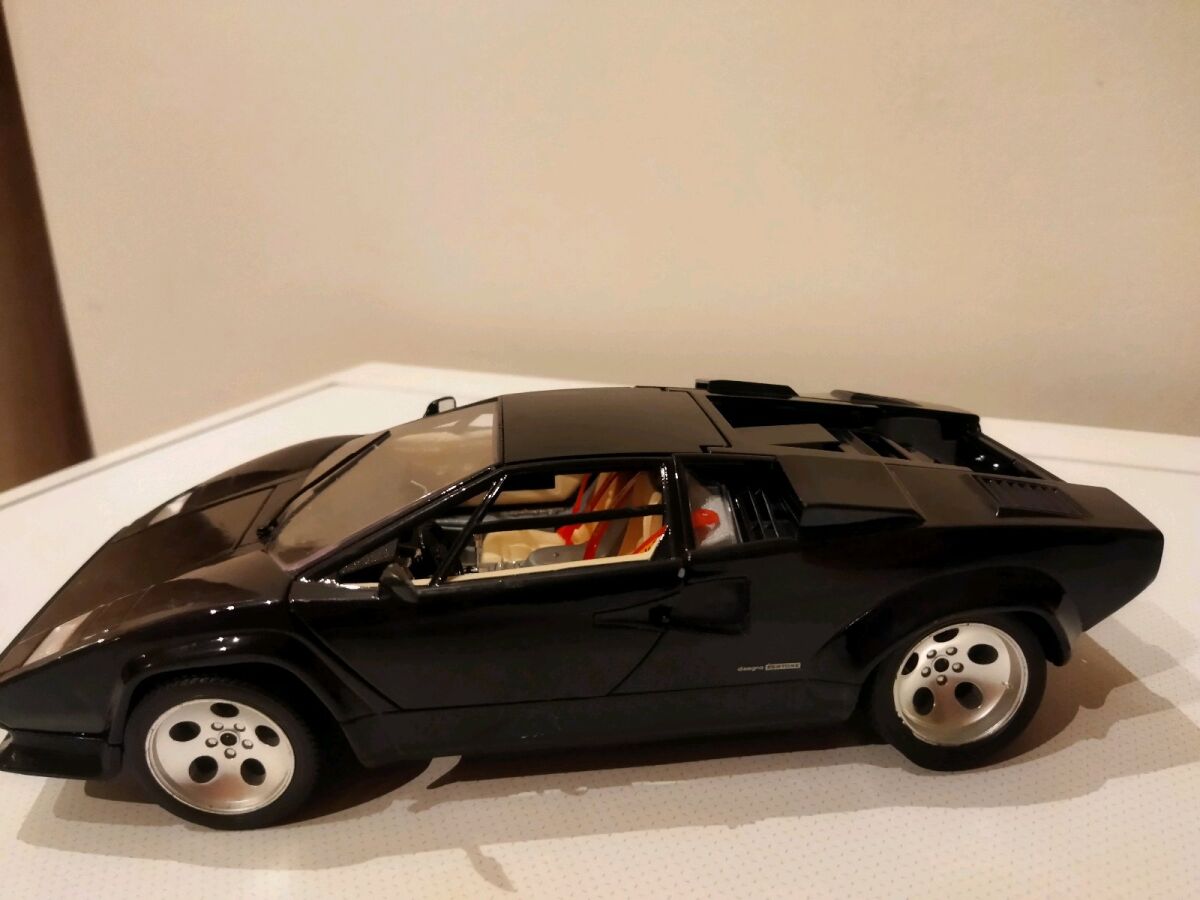 Lamborghini Countach Bburago 1988 used… - € 40,00 - Vendora.cy