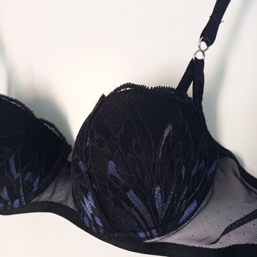 Triumph Amourette Whip Lace Bra 75D like new, black and blue