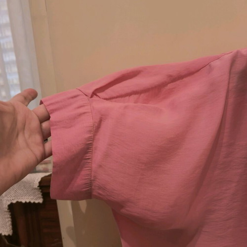 Pink shirt like new with wide cut and balloon sleeves, size L