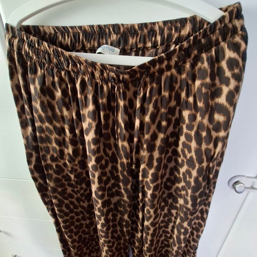 Leopard pants with elastic waist L/XL like new