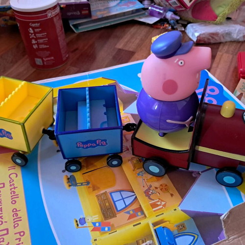 Peppa Pig train used with figures without storage box