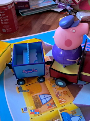 Peppa Pig train used with figures without storage box