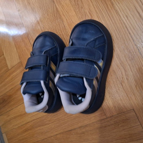 Adidas kids shoes size 23 blue like new athletic