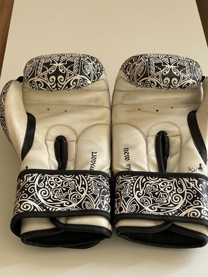 Leone boxing gloves used with Velcro closure