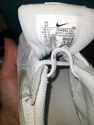 Nike sport sneakers size 32 like new white