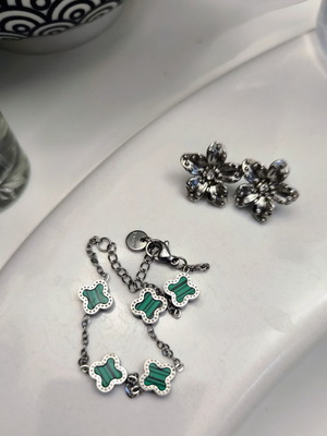 Flower earrings and bracelet set stainless steel used