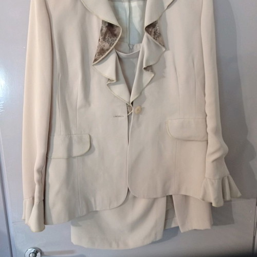 Women's suit like new, size 52