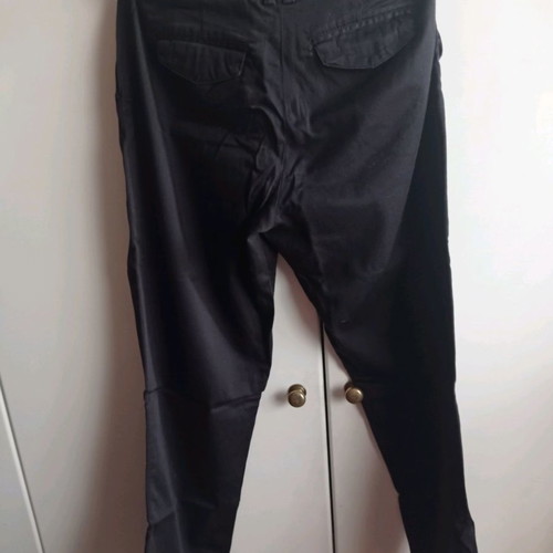Laura Clement black capri pants used