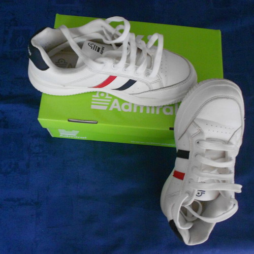 Admiral athletic shoes size 36 white with blue and red stripe like new