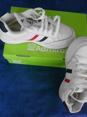 Admiral athletic shoes size 36 white with blue and red stripe like new