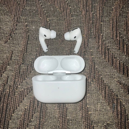 Apple AirPods Pro like new with full box and 3 cases gift
