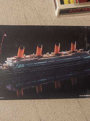 R.M.S. Titanic LED Set model kit 1/700 scale, Academy