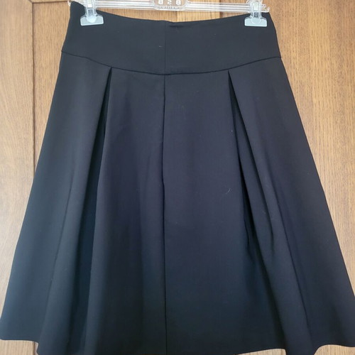 BSB skirt size 42 like new, black, pleated A-line