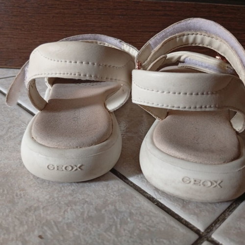 Geox Puffypop Kids Sandals size 32 like new, beige