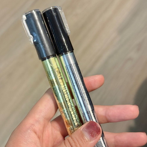 Set gold and silver metallic tone marker pens with acrylic flower stickers