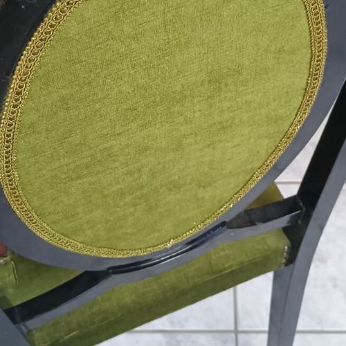 Dining chairs vintage set of 4, like new, velvet fabric, carved detail