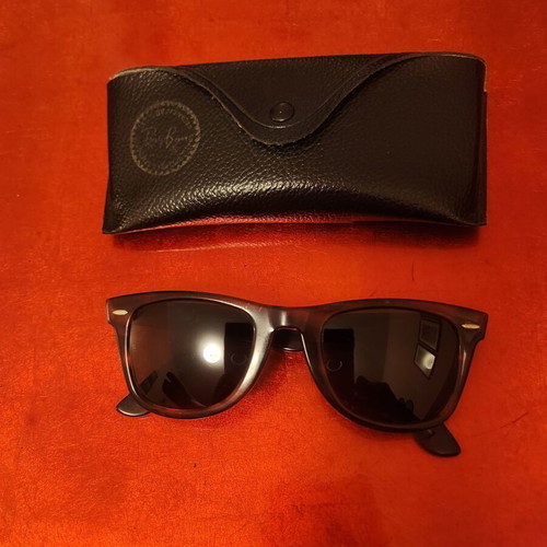 Ray Ban Wayfarer sunglasses like new, vintage brown tortoise