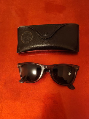 Ray Ban Wayfarer sunglasses like new, vintage brown tortoise