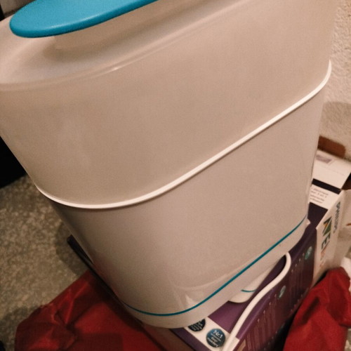 Philips Avent Electric Sterilizer for Bottles and Pacifiers used