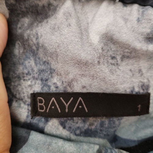 BAYA sports set like new, capri leggings small size