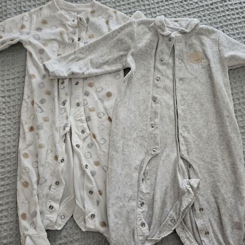 Prenatal winter baby rompers like new, pack of 2 for 9-12 months