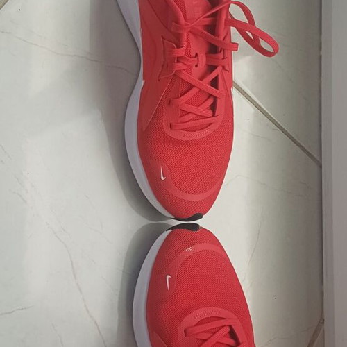Nike Quest 5 women's athletic shoes like new, red, size 40.5