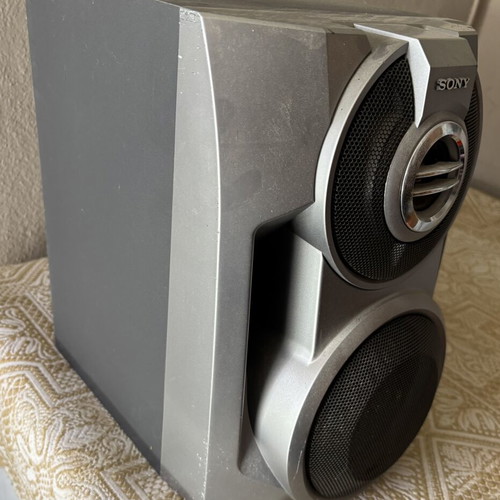 Sony SS-BX5 speakers used, 100+100 watt RMS